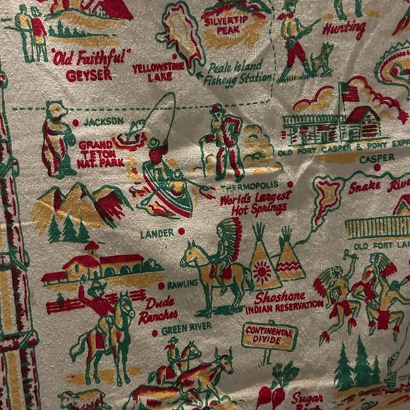 Vintage Wyoming 40s/50s Souvenir Tablecloth or Wall Hanging - Picture 3 of 7